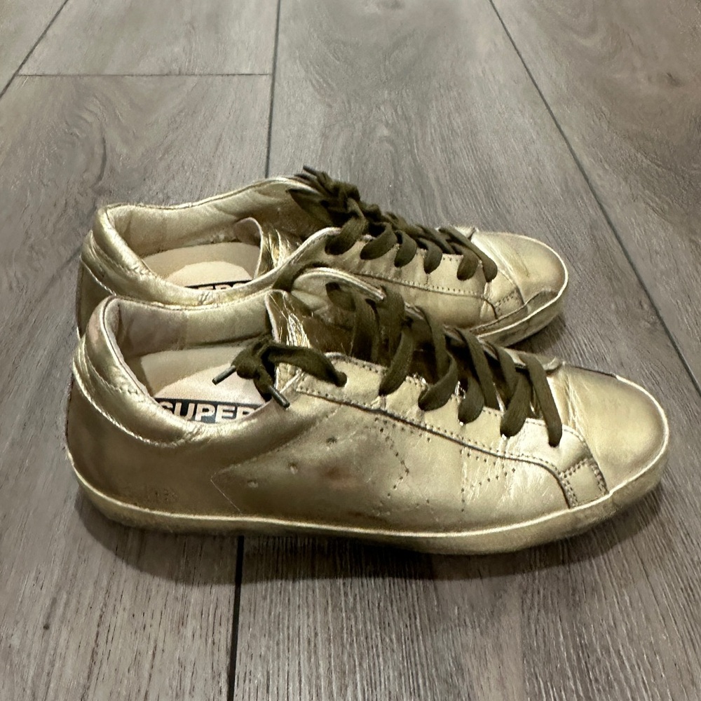 Gold low top golden goose